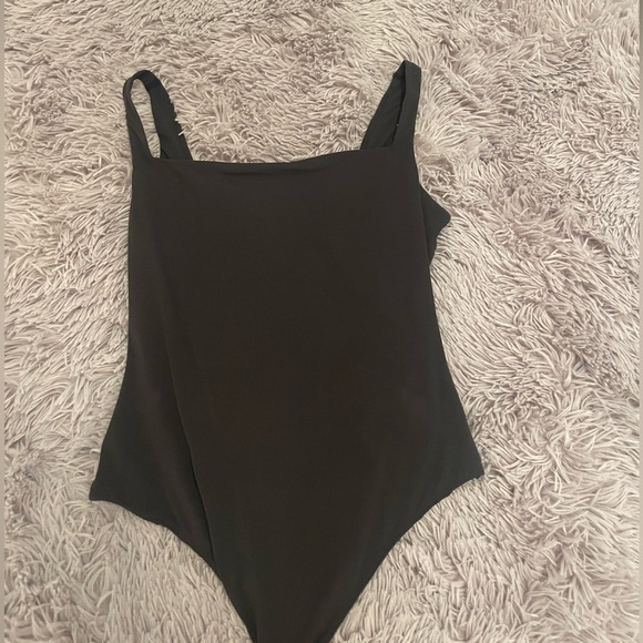 Skims Fits Everybody Square Neck Bodysuit - Picture 7 of 9